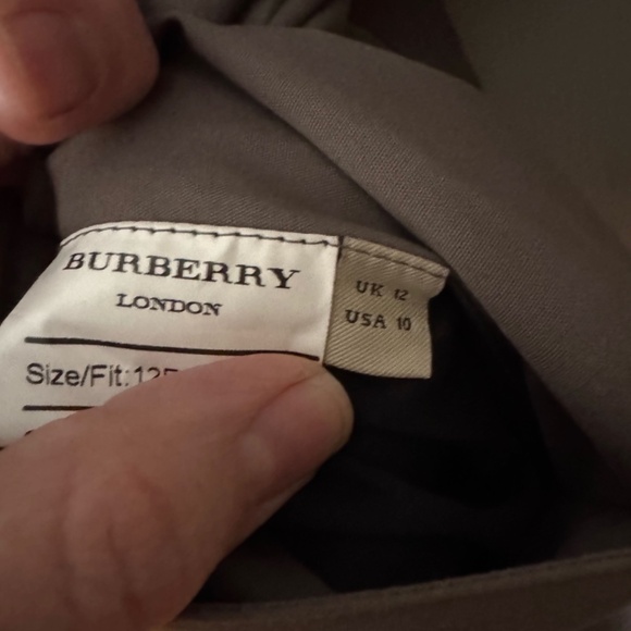 Burberry Trench, modern cut US size 10 Uk size 12 - Picture 8 of 16